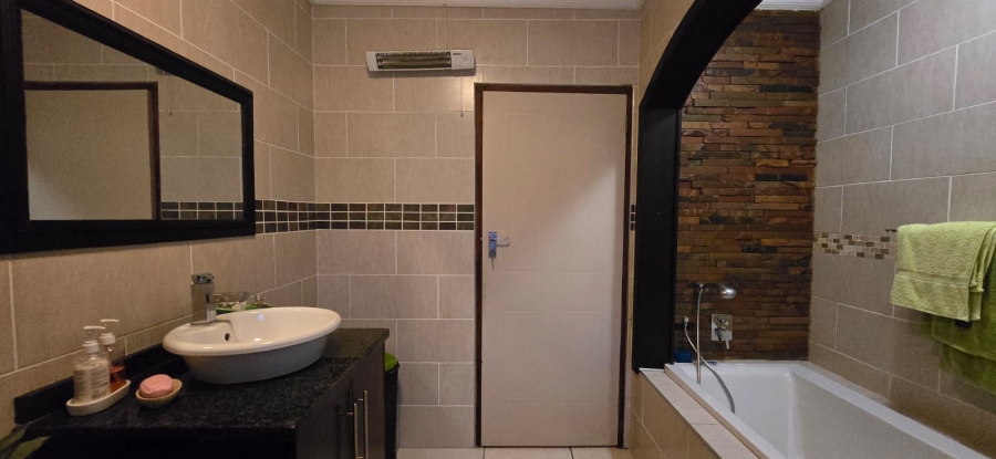 3 Bedroom Property for Sale in Wilkoppies North West